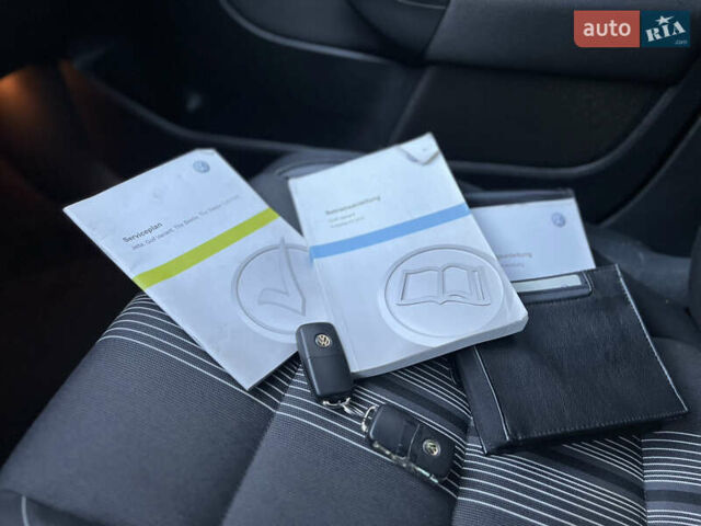 Серый Фольксваген Гольф, объемом двигателя 1.6 л и пробегом 240 тыс. км за 8750 $, фото 41 на Automoto.ua
