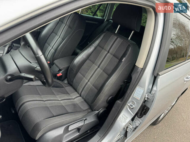 Серый Фольксваген Гольф, объемом двигателя 1.6 л и пробегом 221 тыс. км за 9450 $, фото 27 на Automoto.ua