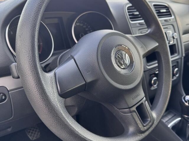 Серый Фольксваген Гольф, объемом двигателя 1.2 л и пробегом 119 тыс. км за 8300 $, фото 13 на Automoto.ua