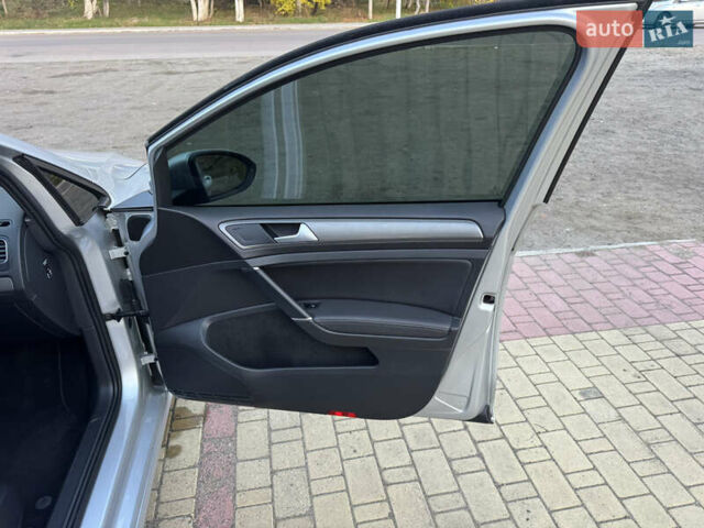 Серый Фольксваген Гольф, объемом двигателя 1.6 л и пробегом 267 тыс. км за 10300 $, фото 11 на Automoto.ua