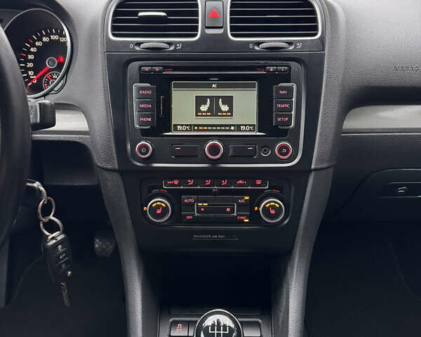 Серый Фольксваген Гольф, объемом двигателя 1.6 л и пробегом 221 тыс. км за 9450 $, фото 34 на Automoto.ua