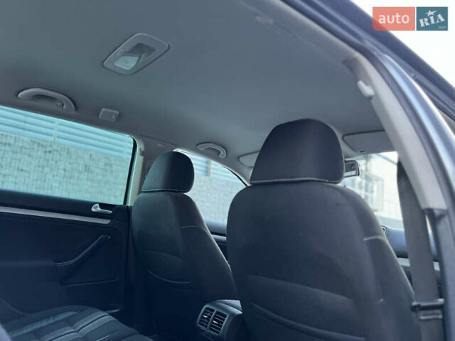 Серый Фольксваген Гольф, объемом двигателя 1.6 л и пробегом 240 тыс. км за 8750 $, фото 30 на Automoto.ua