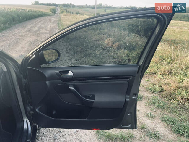 Серый Фольксваген Гольф, объемом двигателя 1.6 л и пробегом 209 тыс. км за 9900 $, фото 16 на Automoto.ua