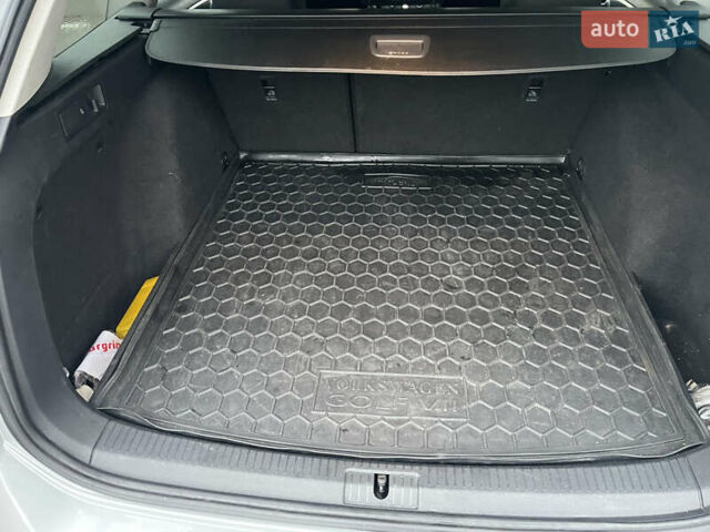 Серый Фольксваген Гольф, объемом двигателя 1.6 л и пробегом 242 тыс. км за 10900 $, фото 14 на Automoto.ua