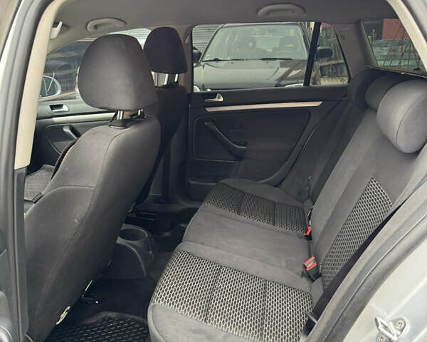 Серый Фольксваген Гольф, объемом двигателя 1.6 л и пробегом 207 тыс. км за 8900 $, фото 7 на Automoto.ua