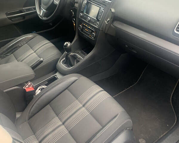 Серый Фольксваген Гольф, объемом двигателя 1.6 л и пробегом 235 тыс. км за 8500 $, фото 3 на Automoto.ua