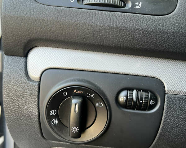 Серый Фольксваген Гольф, объемом двигателя 1.6 л и пробегом 268 тыс. км за 8500 $, фото 12 на Automoto.ua