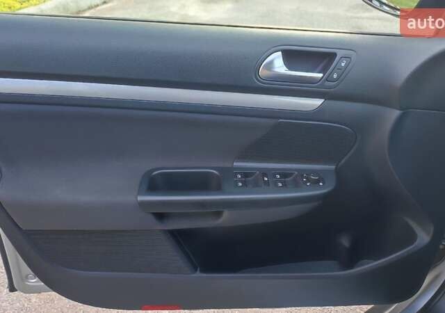 Серый Фольксваген Гольф, объемом двигателя 1.6 л и пробегом 277 тыс. км за 10000 $, фото 322 на Automoto.ua