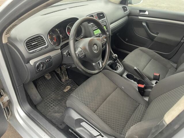 Серый Фольксваген Гольф, объемом двигателя 1.6 л и пробегом 392 тыс. км за 5000 $, фото 5 на Automoto.ua