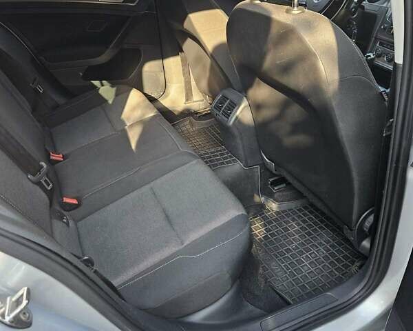 Серый Фольксваген Гольф, объемом двигателя 1.97 л и пробегом 292 тыс. км за 9500 $, фото 7 на Automoto.ua