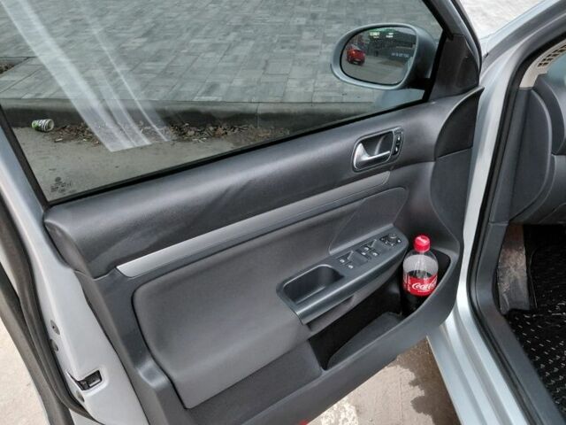 Сірий Фольксваген Гольф, об'ємом двигуна 1.6 л та пробігом 259 тис. км за 7800 $, фото 16 на Automoto.ua