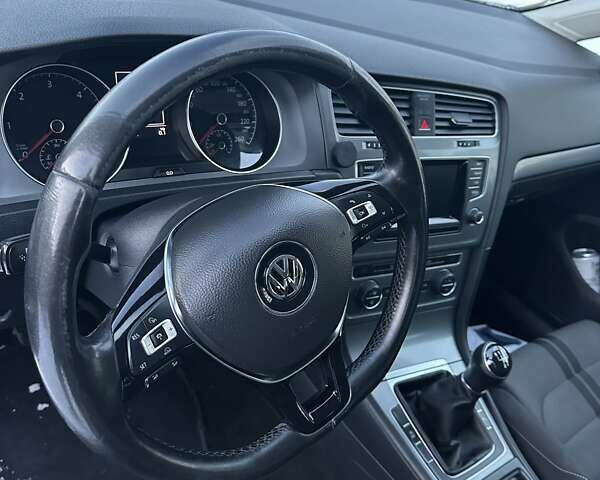 Серый Фольксваген Гольф, объемом двигателя 1.6 л и пробегом 217 тыс. км за 8600 $, фото 4 на Automoto.ua