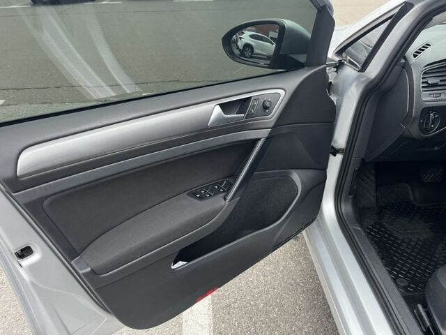 Серый Фольксваген Гольф, объемом двигателя 1.6 л и пробегом 242 тыс. км за 10900 $, фото 6 на Automoto.ua