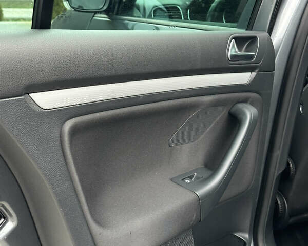 Серый Фольксваген Гольф, объемом двигателя 1.4 л и пробегом 243 тыс. км за 8800 $, фото 25 на Automoto.ua