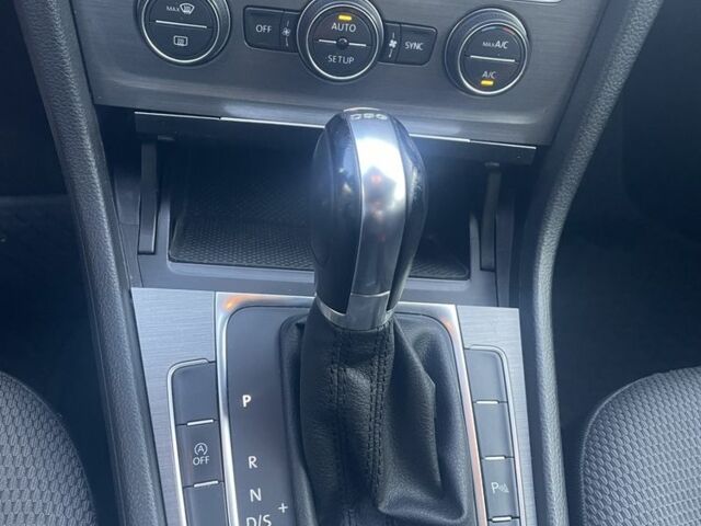 Фольксваген Гольф 2013 в Киеве на Automoto.ua Серый Фольксваген Гольф, объемом двигателя 1.6 л и пробегом 277 тыс. км за 9500 $, фото 15 на Automoto.ua