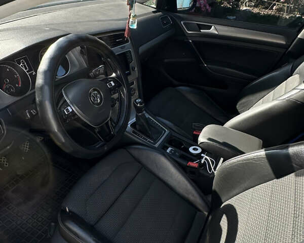 Серый Фольксваген Гольф, объемом двигателя 1.6 л и пробегом 290 тыс. км за 9800 $, фото 7 на Automoto.ua