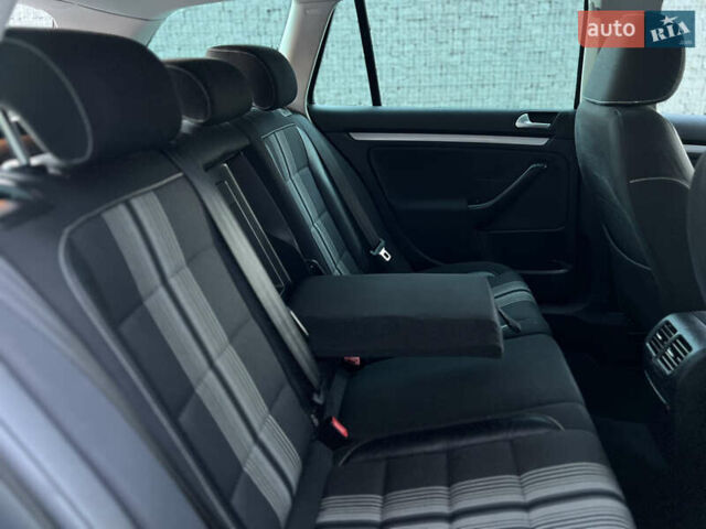 Серый Фольксваген Гольф, объемом двигателя 1.6 л и пробегом 240 тыс. км за 8750 $, фото 33 на Automoto.ua