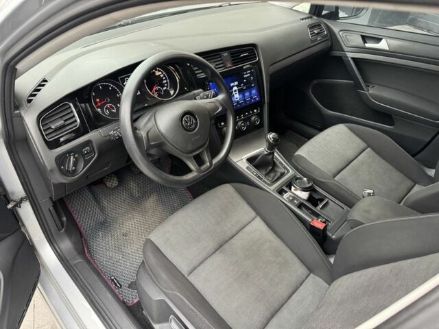 Серый Фольксваген Гольф, объемом двигателя 1.6 л и пробегом 250 тыс. км за 8700 $, фото 5 на Automoto.ua