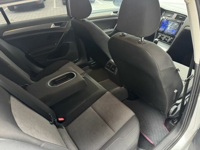 Серый Фольксваген Гольф, объемом двигателя 1.6 л и пробегом 250 тыс. км за 8700 $, фото 4 на Automoto.ua