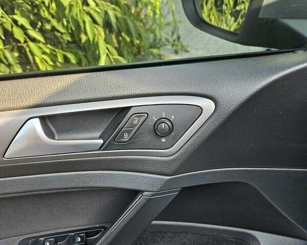 Серый Фольксваген Гольф, объемом двигателя 1.97 л и пробегом 292 тыс. км за 9500 $, фото 6 на Automoto.ua