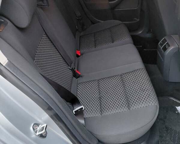 Серый Фольксваген Гольф, объемом двигателя 1.6 л и пробегом 259 тыс. км за 7700 $, фото 11 на Automoto.ua