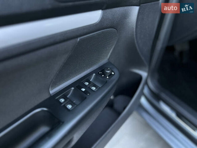 Серый Фольксваген Гольф, объемом двигателя 1.6 л и пробегом 240 тыс. км за 8750 $, фото 20 на Automoto.ua