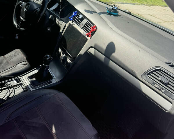 Серый Фольксваген Гольф, объемом двигателя 1.6 л и пробегом 260 тыс. км за 9300 $, фото 11 на Automoto.ua