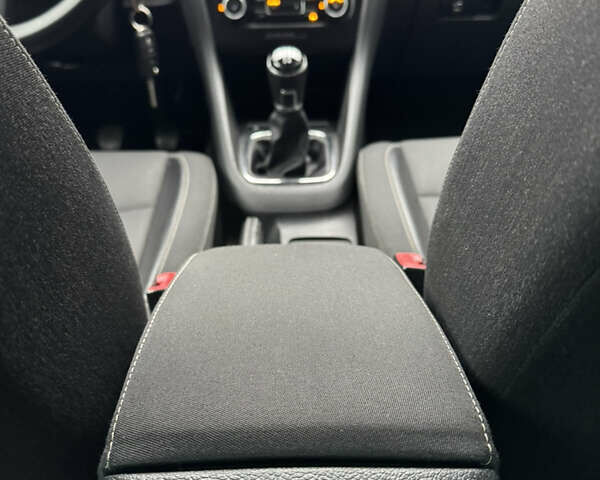 Серый Фольксваген Гольф, объемом двигателя 1.6 л и пробегом 221 тыс. км за 9450 $, фото 47 на Automoto.ua