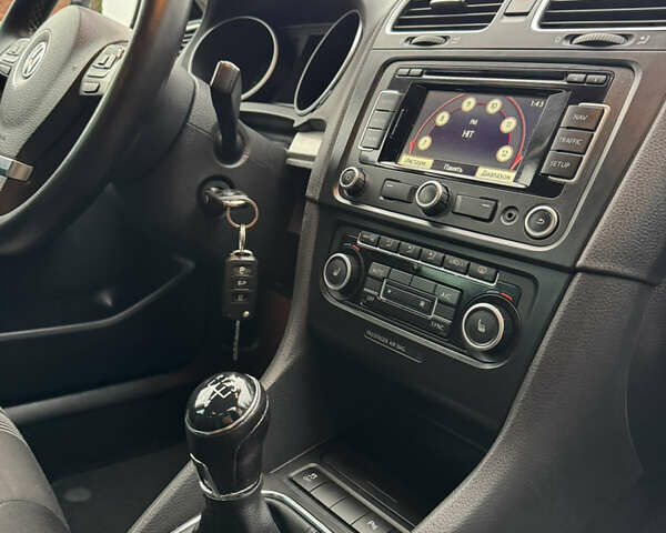 Серый Фольксваген Гольф, объемом двигателя 1.6 л и пробегом 221 тыс. км за 9450 $, фото 37 на Automoto.ua