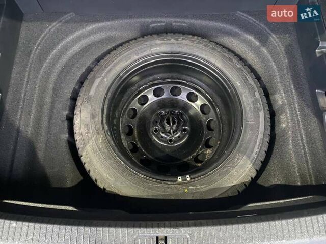 Серый Фольксваген Гольф, объемом двигателя 1.6 л и пробегом 233 тыс. км за 11300 $, фото 13 на Automoto.ua