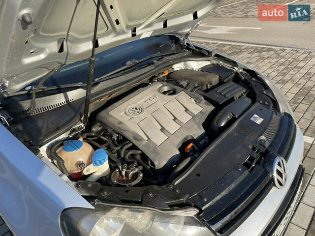 Серый Фольксваген Гольф, объемом двигателя 1.6 л и пробегом 330 тыс. км за 7200 $, фото 36 на Automoto.ua