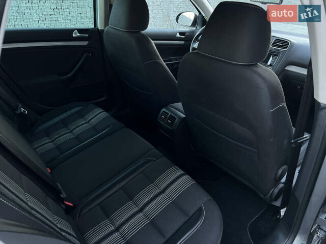 Серый Фольксваген Гольф, объемом двигателя 1.6 л и пробегом 240 тыс. км за 8750 $, фото 28 на Automoto.ua