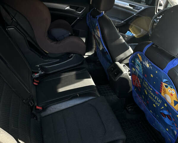 Серый Фольксваген Гольф, объемом двигателя 1.6 л и пробегом 290 тыс. км за 9800 $, фото 5 на Automoto.ua