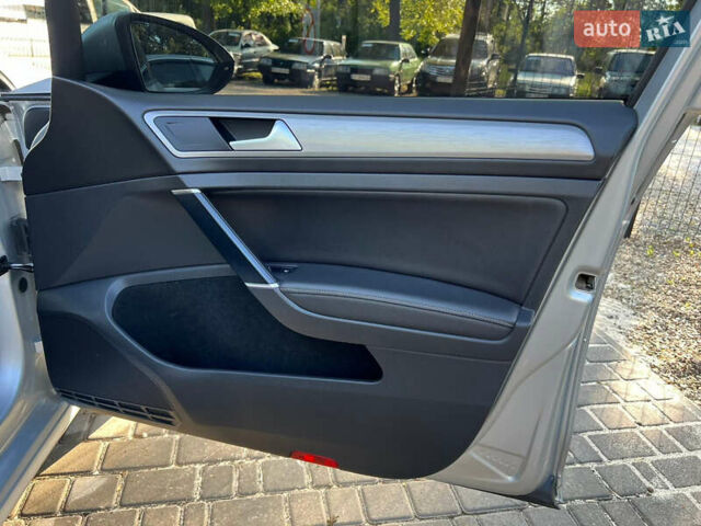 Серый Фольксваген Гольф, объемом двигателя 1.6 л и пробегом 263 тыс. км за 9200 $, фото 16 на Automoto.ua