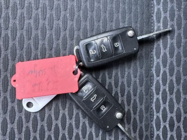 Серый Фольксваген Гольф, объемом двигателя 1.2 л и пробегом 119 тыс. км за 8300 $, фото 23 на Automoto.ua