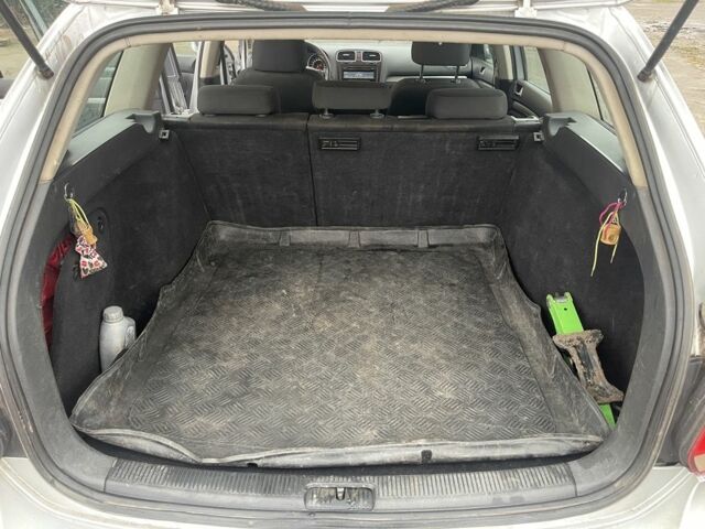 Серый Фольксваген Гольф, объемом двигателя 1.6 л и пробегом 392 тыс. км за 5000 $, фото 7 на Automoto.ua