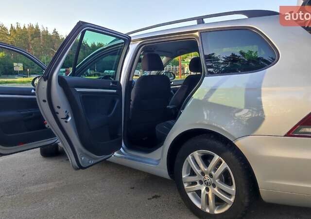 Серый Фольксваген Гольф, объемом двигателя 1.6 л и пробегом 277 тыс. км за 10000 $, фото 308 на Automoto.ua