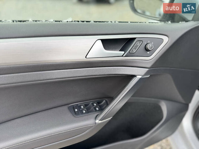 Серый Фольксваген Гольф, объемом двигателя 1.97 л и пробегом 261 тыс. км за 9950 $, фото 12 на Automoto.ua