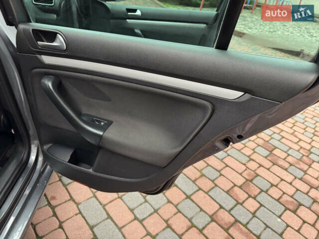 Сірий Фольксваген Гольф, об'ємом двигуна 1.97 л та пробігом 223 тис. км за 7950 $, фото 164 на Automoto.ua