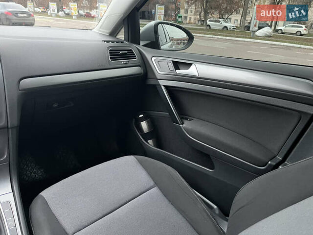 Серый Фольксваген Гольф, объемом двигателя 1.6 л и пробегом 242 тыс. км за 10900 $, фото 1 на Automoto.ua