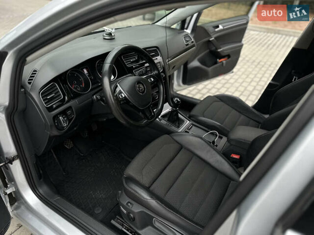 Серый Фольксваген Гольф, объемом двигателя 1.6 л и пробегом 300 тыс. км за 11800 $, фото 10 на Automoto.ua