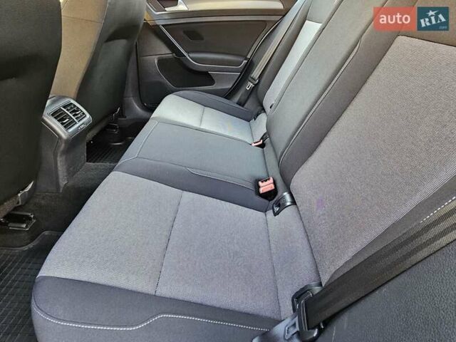 Серый Фольксваген Гольф, объемом двигателя 1.6 л и пробегом 262 тыс. км за 8800 $, фото 61 на Automoto.ua