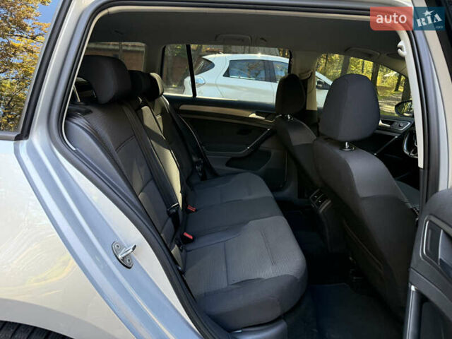 Серый Фольксваген Гольф, объемом двигателя 1.6 л и пробегом 230 тыс. км за 10500 $, фото 28 на Automoto.ua