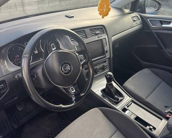 Серый Фольксваген Гольф, объемом двигателя 1.6 л и пробегом 230 тыс. км за 9500 $, фото 5 на Automoto.ua