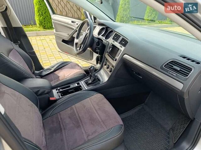 Серый Фольксваген Гольф, объемом двигателя 1.6 л и пробегом 262 тыс. км за 11000 $, фото 22 на Automoto.ua