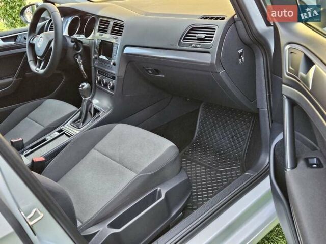 Серый Фольксваген Гольф, объемом двигателя 1.6 л и пробегом 262 тыс. км за 8800 $, фото 39 на Automoto.ua