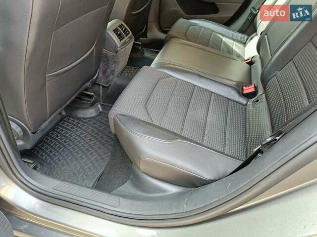 Серый Фольксваген Гольф, объемом двигателя 1.6 л и пробегом 240 тыс. км за 11600 $, фото 25 на Automoto.ua