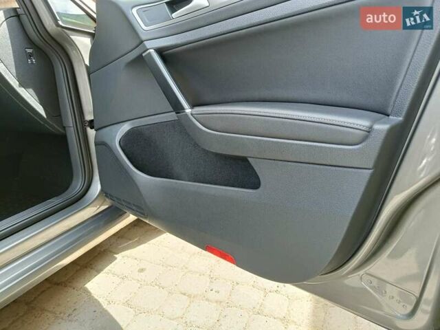 Серый Фольксваген Гольф, объемом двигателя 1.6 л и пробегом 240 тыс. км за 11600 $, фото 35 на Automoto.ua