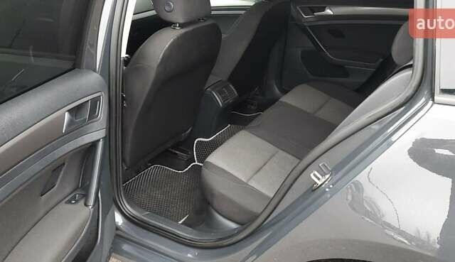 Серый Фольксваген Гольф, объемом двигателя 1.6 л и пробегом 224 тыс. км за 8900 $, фото 12 на Automoto.ua