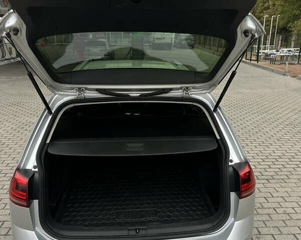 Серый Фольксваген Гольф, объемом двигателя 1.6 л и пробегом 300 тыс. км за 11800 $, фото 21 на Automoto.ua